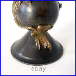 Bougeoir chinois en bronze patiné, décor au dragon impérial Fin XIXe siècle Bougeoir chinois en bronze patiné, décor au dragon impérial Fin XIXe siècle