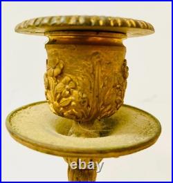 Bougeoir en bronze doré et ciselé XIX siècle Bougeoir en bronze doré et ciselé XIX siècle