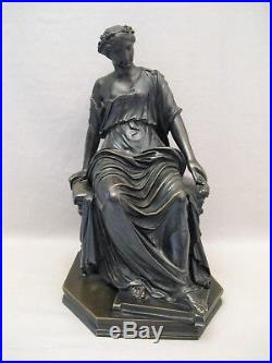 Bronze à l'Antique époque XIX ème siècle femme assise