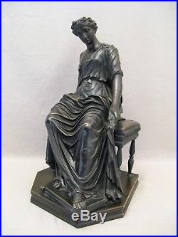 Bronze à l'Antique époque XIX ème siècle femme assise