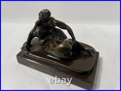 Bronze érotique a patine brune S. M XIX siècle