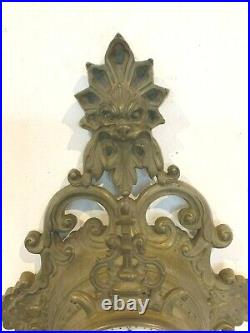 Cartel d'applique en bronze ciselé a décor de mascaron. XIX siècle