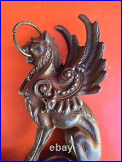 Chenet Cheminée fonte de fer et bronze Statue lions ailés XIX siècle Griffons