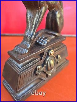 Chenet Cheminée fonte de fer et bronze Statue lions ailés XIX siècle Griffons