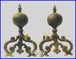 Chenets en bronze finement ciselé trace de dorure. XIX siècle