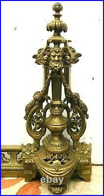 Chenets renaissance en bronze finement ciselé trace de dorure. XIX siècle