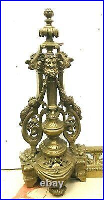 Chenets renaissance en bronze finement ciselé trace de dorure. XIX siècle
