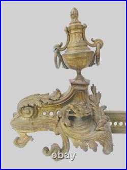 Chenets renaissance en bronze finement ciselé trace de dorure. XIX siècle Chenets renaissance en bronze finement ciselé trace de dorure. XIX siècle
