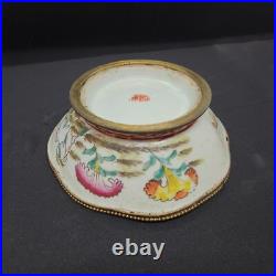 Chine Bol ancien cerclé bronze XIXe siècle Porcelaine décor floral Chine Bol ancien cerclé bronze XIXe siècle Porcelaine décor floral