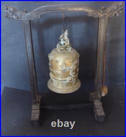 Cloche chinoise XIX-XX Siecle rare temple bell bronze on hardwood stand 19thc