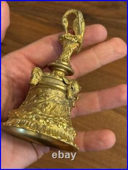 Clochette de table ou d'apparat en bronze doré XIXe siècle Scène De Chasse Clochette de table ou d'apparat en bronze doré XIXe siècle Scène De Chasse