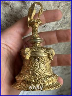 Clochette de table ou d'apparat en bronze doré XIXe siècle Scène De Chasse Clochette de table ou d'apparat en bronze doré XIXe siècle Scène De Chasse