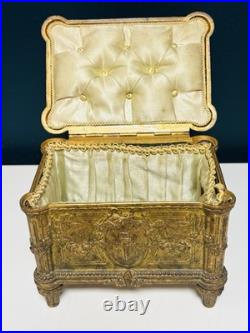 Coffret à bijoux ancien doré style Louis XVI XIXe siècle Zamak Bronze Coffret à bijoux ancien doré style Louis XVI XIXe siècle Zamak Bronze