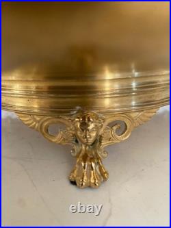 Coupe sur pieds en bronze de F-Levillain fondeur Barbedienne. XIX siècle Coupe sur pieds en bronze de F-Levillain fondeur Barbedienne. XIX siècle