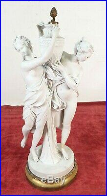 Couple De Vénus. Sculpture En Porcelaine. Base En Bronze. Xviii-xix Siècle