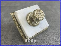 Élégant presse-papiers français ancien Marbre et bronze Début XIXe siècle