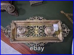Encrier en bronze, datant du XIXe siècle, présentant un riche décor Renaissance