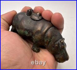 Encrier en bronze époque XIXe siècle Chine ou Japon Hippopotame Encrier en bronze époque XIXe siècle Chine ou Japon Hippopotame