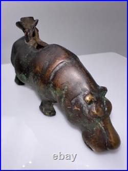 Encrier en bronze époque XIXe siècle Chine ou Japon Hippopotame Encrier en bronze époque XIXe siècle Chine ou Japon Hippopotame
