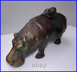 Encrier en bronze époque XIXe siècle Chine ou Japon Hippopotame Encrier en bronze époque XIXe siècle Chine ou Japon Hippopotame
