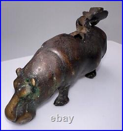 Encrier en bronze époque XIXe siècle Chine ou Japon Hippopotame Encrier en bronze époque XIXe siècle Chine ou Japon Hippopotame