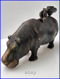 Encrier en bronze époque XIXe siècle Chine ou Japon Hippopotame Encrier en bronze époque XIXe siècle Chine ou Japon Hippopotame