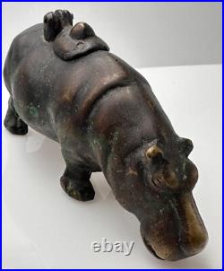 Encrier en bronze époque XIXe siècle Chine ou Japon Hippopotame Encrier en bronze époque XIXe siècle Chine ou Japon Hippopotame