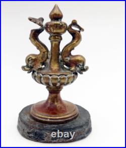 Époque XIXe siècle sujet en bronze doré aux deux dauphins néo-classique