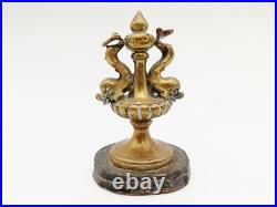 Époque XIXe siècle sujet en bronze doré aux deux dauphins néo-classique