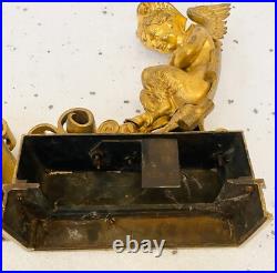 Faunes ailées formant chenets en bronze ciselé trace de dorure. XIX siècle