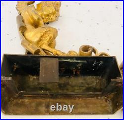 Faunes ailées formant chenets en bronze ciselé trace de dorure. XIX siècle