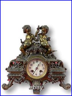 Horloge De Table. Couple De Cupidon. Bronze. La France. XIX XX Siècle