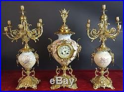 Horloge Et Deux Chandeliers. Porcelaine Et Bronze. Napoléon Iii. Du Xixe Siècle