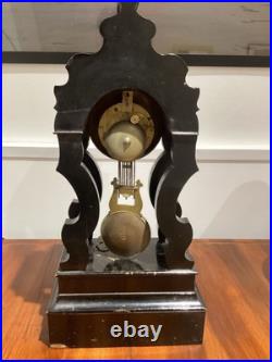 Horloge de table Boulle Napoléon III fin XIXe siècle Horloge de table Boulle Napoléon III fin XIXe siècle