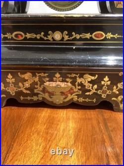 Horloge de table Boulle Napoléon III fin XIXe siècle Horloge de table Boulle Napoléon III fin XIXe siècle