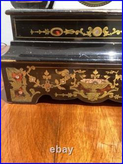 Horloge de table Boulle Napoléon III fin XIXe siècle Horloge de table Boulle Napoléon III fin XIXe siècle