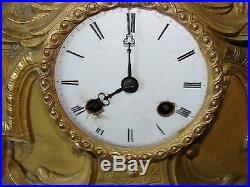 Horloge pendule à poser Bronze doré Mouvement a fil XIX ème 19 ème Siècle