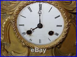 Horloge pendule à poser Bronze doré Mouvement a fil XIX ème 19 ème Siècle