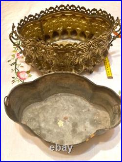 Jardinière du XIX Eme siècle en tole bronzé. Époque Napoléon III Jardinière du XIX Eme siècle en tole bronzé. Époque Napoléon III