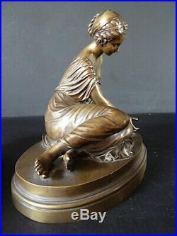Jeune Femme Joueuse D'Osselets en Bronze époque XIX Siécle Jeu 19th