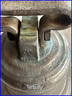 Jolie cloche en bronze deuxième partie du XIX siècle poids 1 kg 630 gr