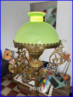 Lampadaire en bronze Et Laiton doré décor de feuillage XIX siècle