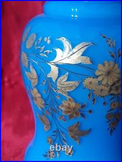 Lampe A Pétrole En Opaline bleue, motifs gravés, Rehaut d'Or XIX Siècle