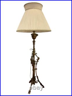Lampe Sur Pied Néoclassique Avec Bélier Époque XIXe Siècle Lampe Sur Pied Néoclassique Avec Bélier Époque XIXe Siècle