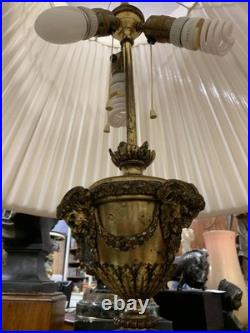 Lampe Sur Pied Néoclassique Avec Bélier Époque XIXe Siècle Lampe Sur Pied Néoclassique Avec Bélier Époque XIXe Siècle
