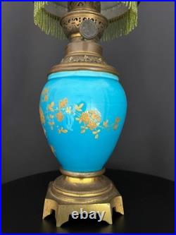 Lampe à huile en bronze et porcelaine émaillée, France, fin du XIXe siècle