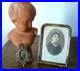 Lot-de-deux-porte-photos-anciens-en-bronze-dore-XIXe-siecle-motifs-Louis-XVI-01-ew