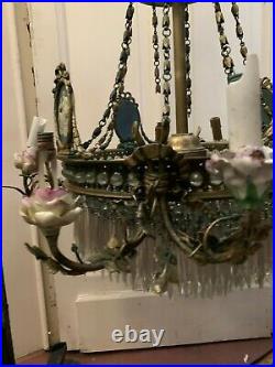 Lustre de style Louis XVI en bronze et pendeloques de cristal XIX Siècle