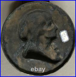 Marat coiffé du bonnet phrygien Plaque en bronze à patine ancienne Ø 21 cm