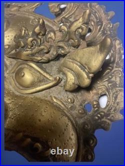 Masque chinois ancien en bronze doré Démon gardien XIXe / début XXe siècle